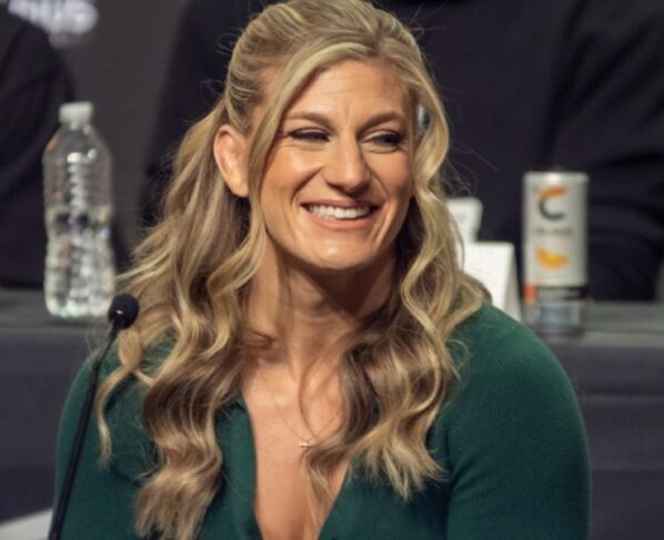 Kayla Harrison em coletiva de imprensa da PFL.