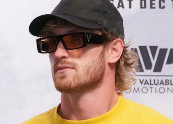 Logan Paul atende jornalistas em media day de evento de boxe.