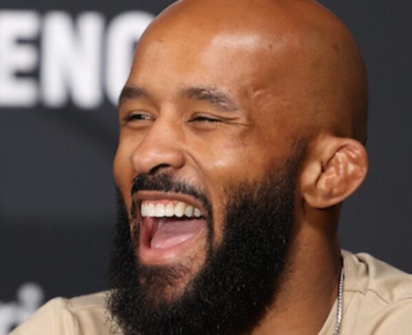 Johnson é ex-campeão do UFC e atual detentor do cinturão do peso-mosca do ONE Championship