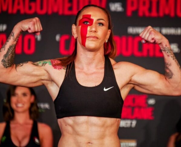 Cris Cyborg tenta defender seu título pela quinta vez no Bellator 300