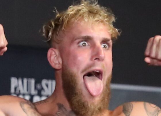 Jake Paul em pesagem para luta de boxe