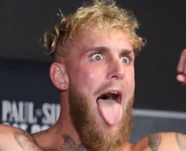 Jake Paul em pesagem para luta de boxe