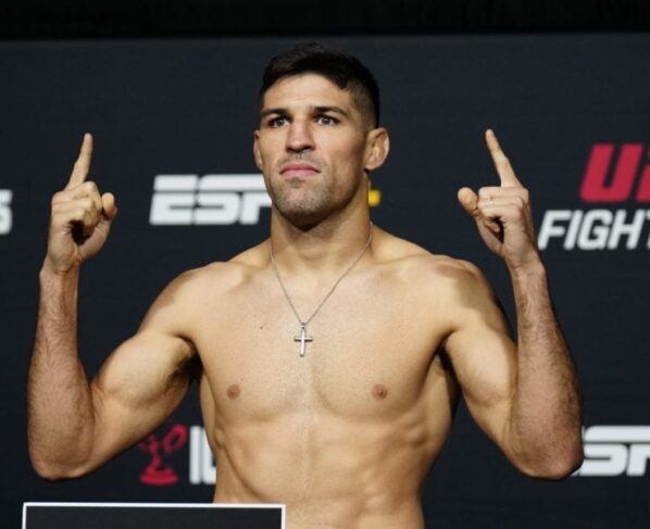 Vicente Luque na pesagem oficial do UFC Vegas 78.