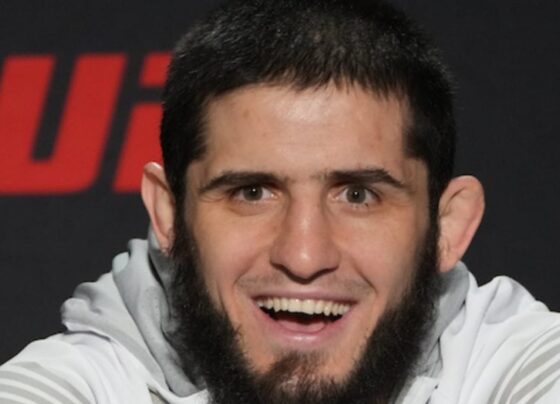 Islam Makhachev dá continuidade ao legado de Khabib Nurmagomedov e é campeão do peso-leve do UFC