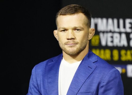 Petr Yan na coletiva de imprensa do UFC 299.