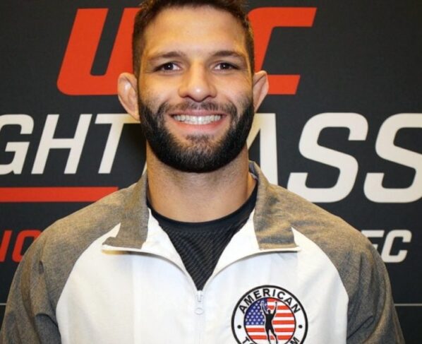 Thiago Moisés busca voltar ao top-15 dos leves do UFC