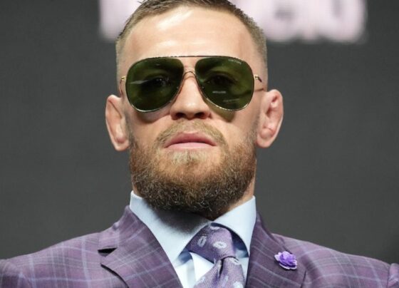 Conor McGregor é ex-campeão do peso-pena e do peso-leve do UFC