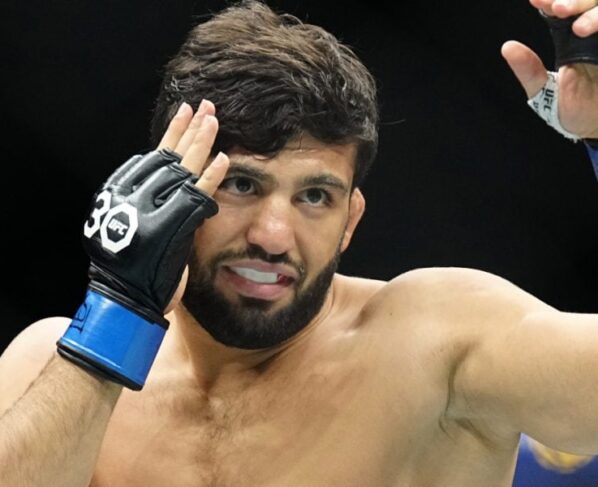 Arman Tsarukyan venceu Beneil Dariush no UFC