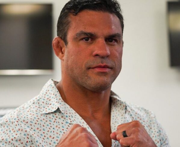 Vitor Belfort nos bastidores do evento liderado por Floyd Mayweather e Logan Paul.