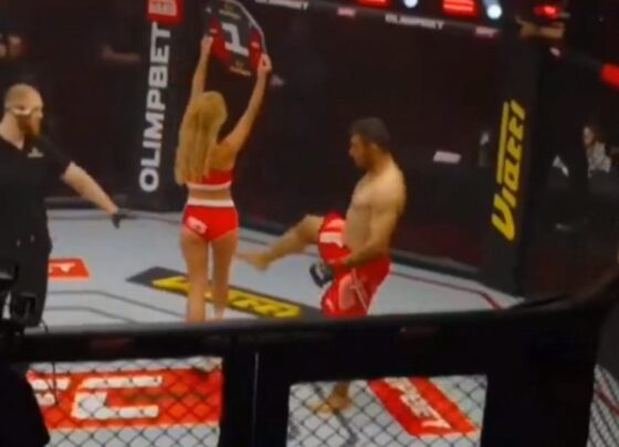 Lutador iraniano chuta ring girl em evento russo de MMA.