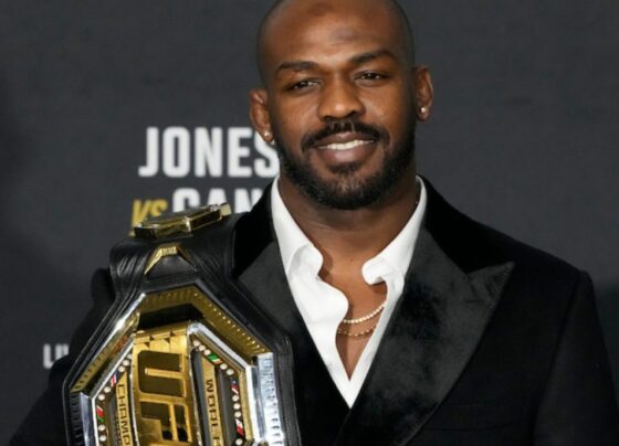 Jon Jones se tornou campeão do peso-pesado do UFC em sua estreia na categoria