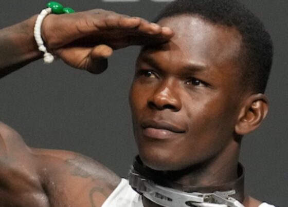 Israel Adesanya se destaca na coletiva de imprensa do UFC 287