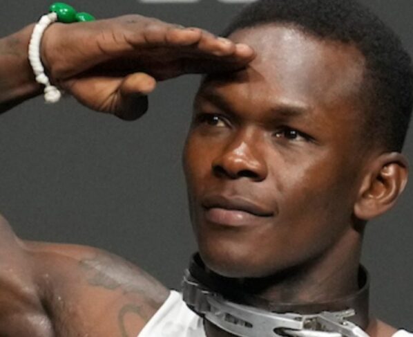 Israel Adesanya se destaca na coletiva de imprensa do UFC 287