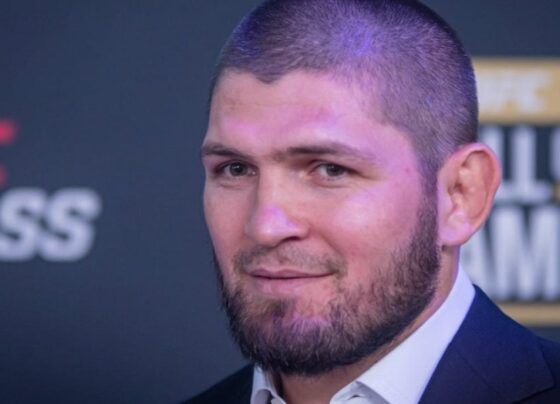 Khabib Nurmagomedov é homenageado pelo UFC com entrada no Hall da Fama.