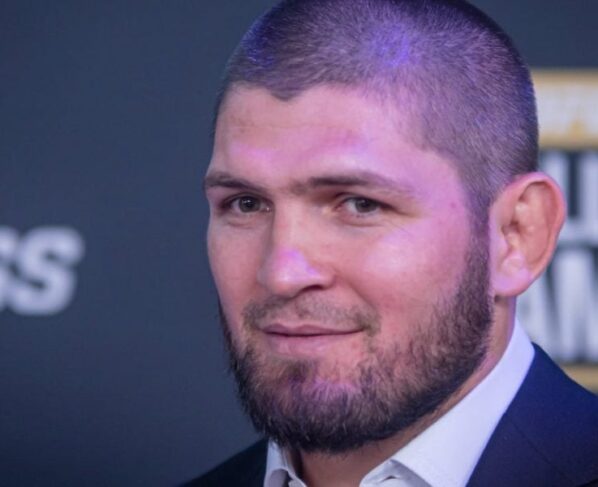 Khabib Nurmagomedov é homenageado pelo UFC com entrada no Hall da Fama.