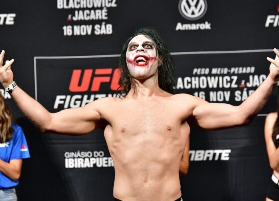 Markus 'Maluko' Perez fazendo cosplay de Coringa do Batman durante pesagem cerimonial do UFC São Paulo, em 2019.