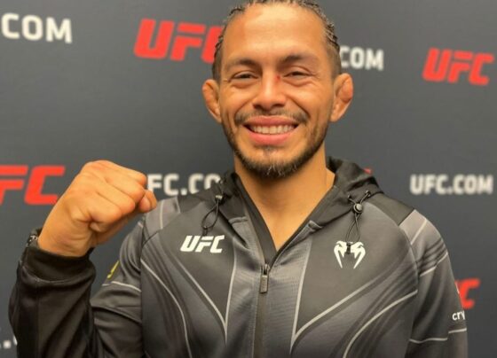 Sorridente, Diego Ferreira comemora vitória no UFC Vegas 73