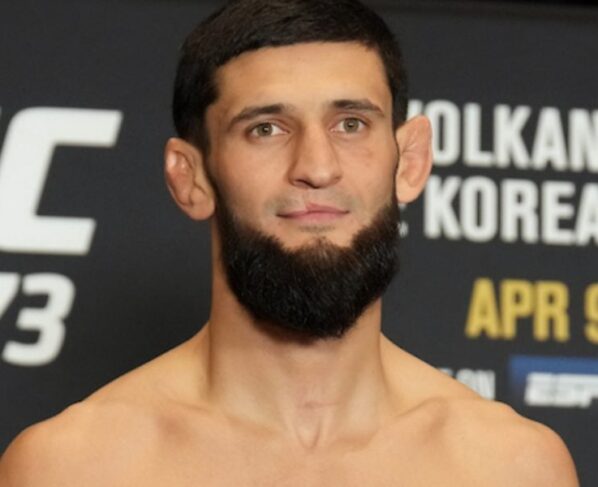 Khamzat Chimaev mudou dos meio-médios para o peso-médio do UFC