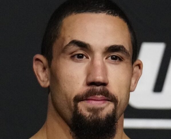 Robert Whittaker integra o ranking peso-por-peso do UFC