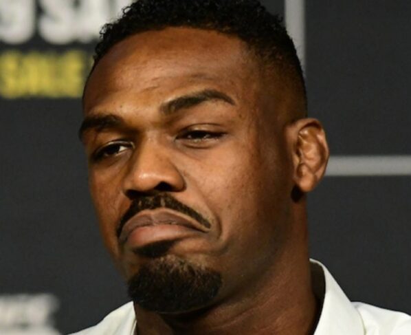 Jon Jones integra o peso-pesado do UFC e é campeão da categoria