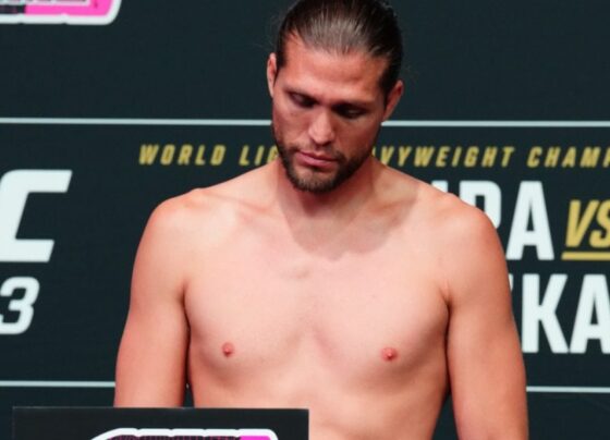 Brian Ortega passa pela balança no UFC 303