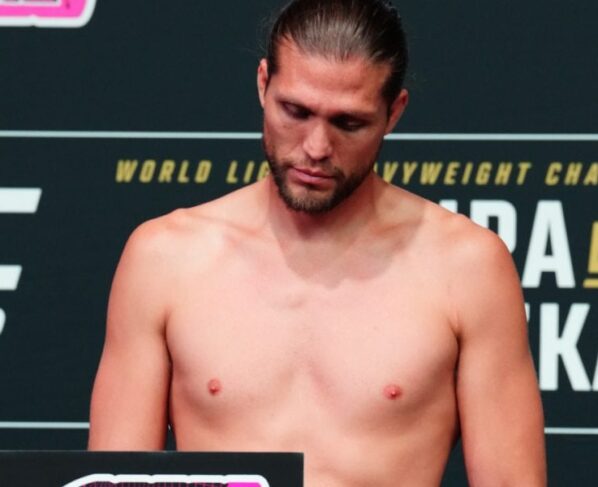 Brian Ortega passa pela balança no UFC 303