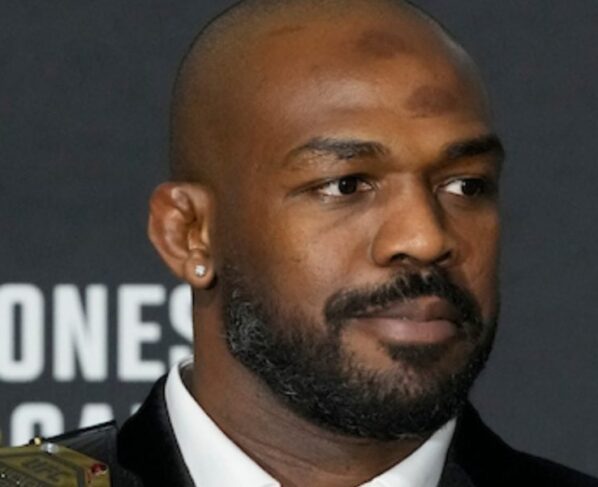 Jon Jones é uma lenda do MMA e integra o Hall da Fama do UFC