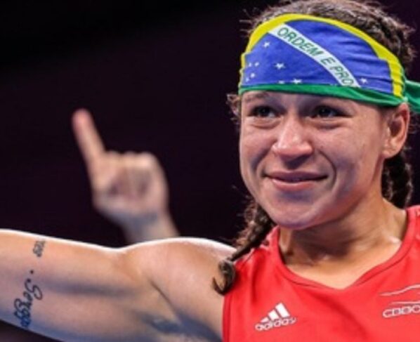 Bia Ferreira brilha no Campeonato Mundial de boxe e é bicampeã